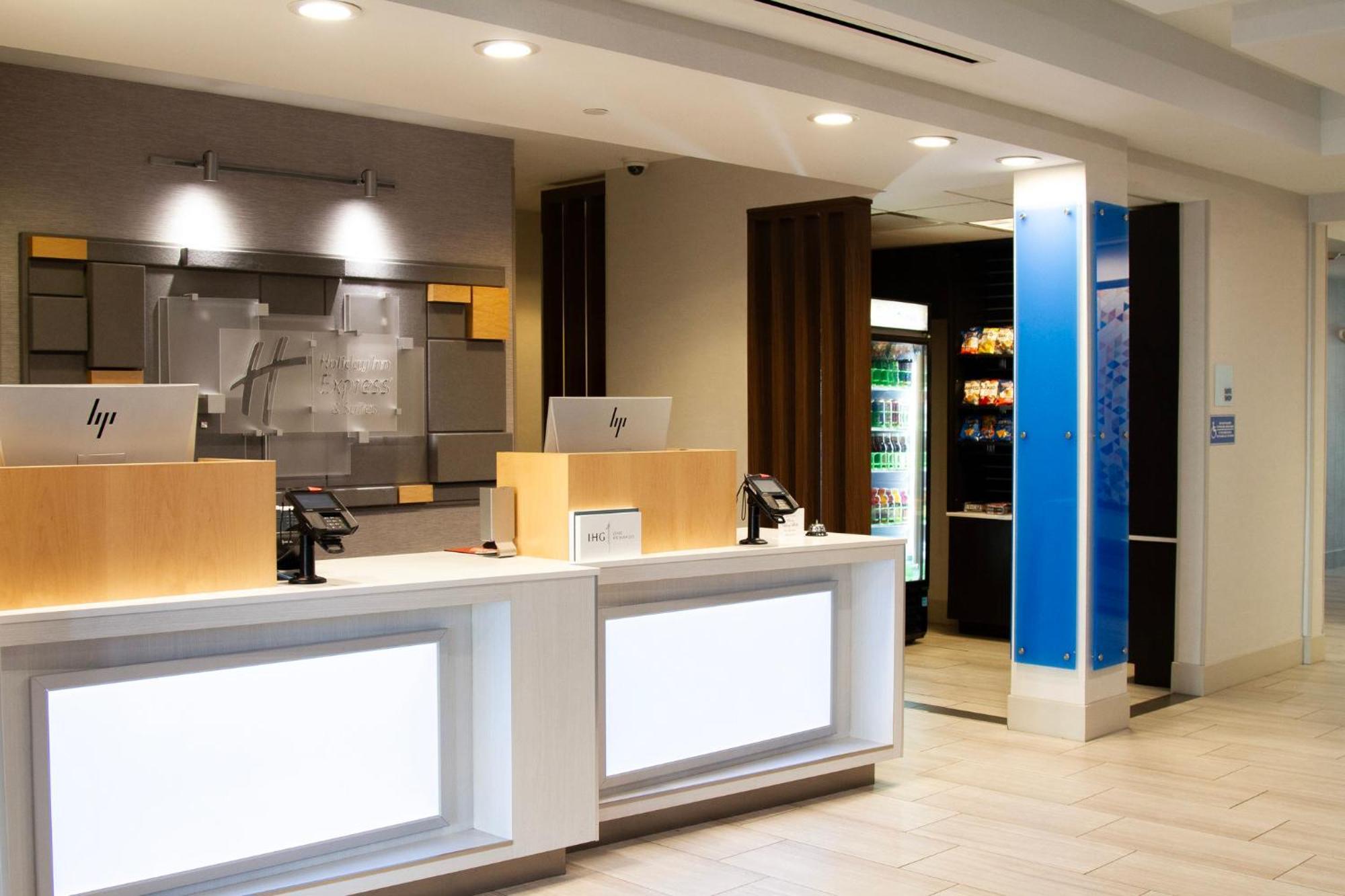 Holiday Inn Express & Suites Overland Park By Ihg Esterno foto