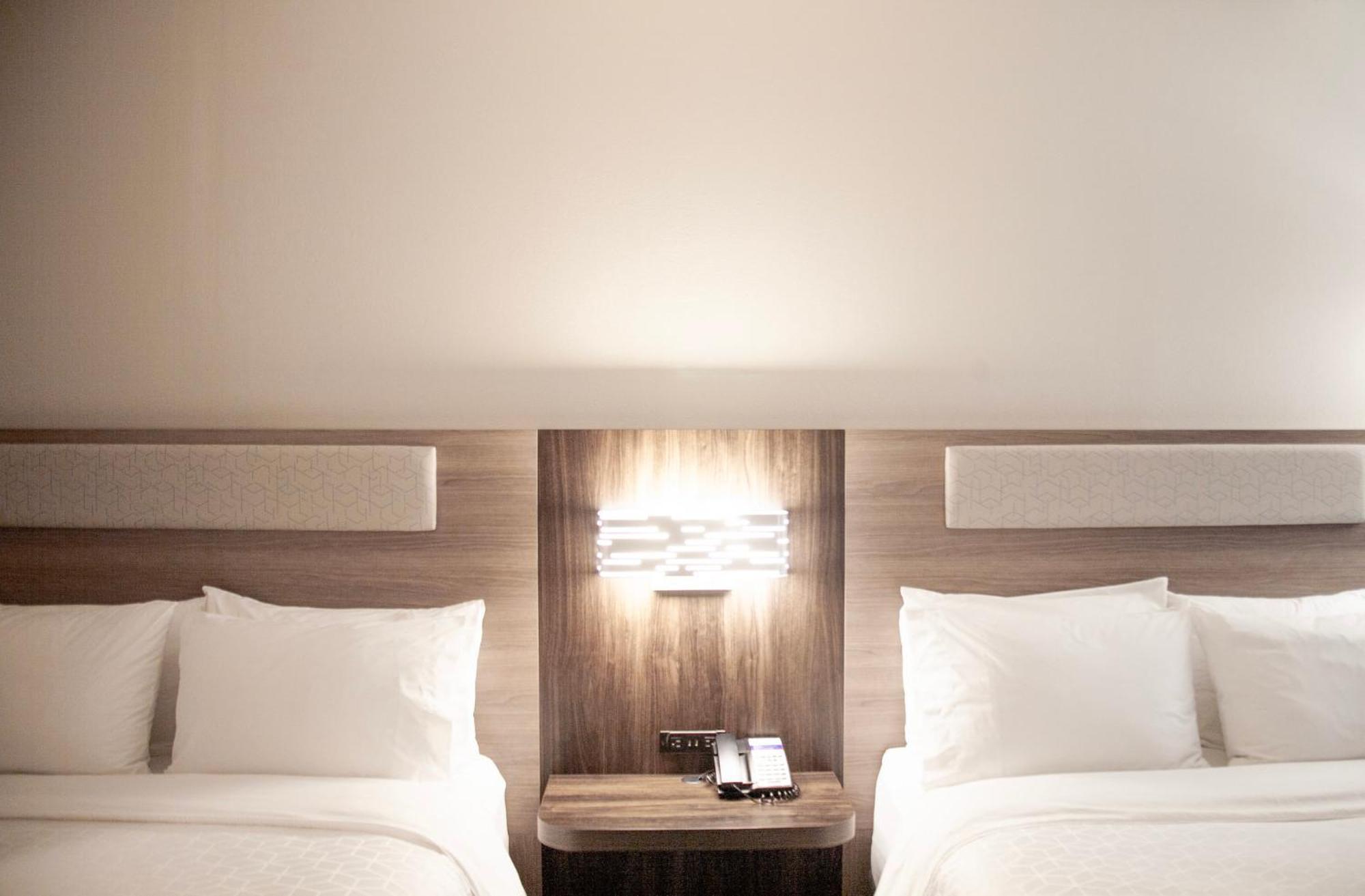Holiday Inn Express & Suites Overland Park By Ihg Esterno foto