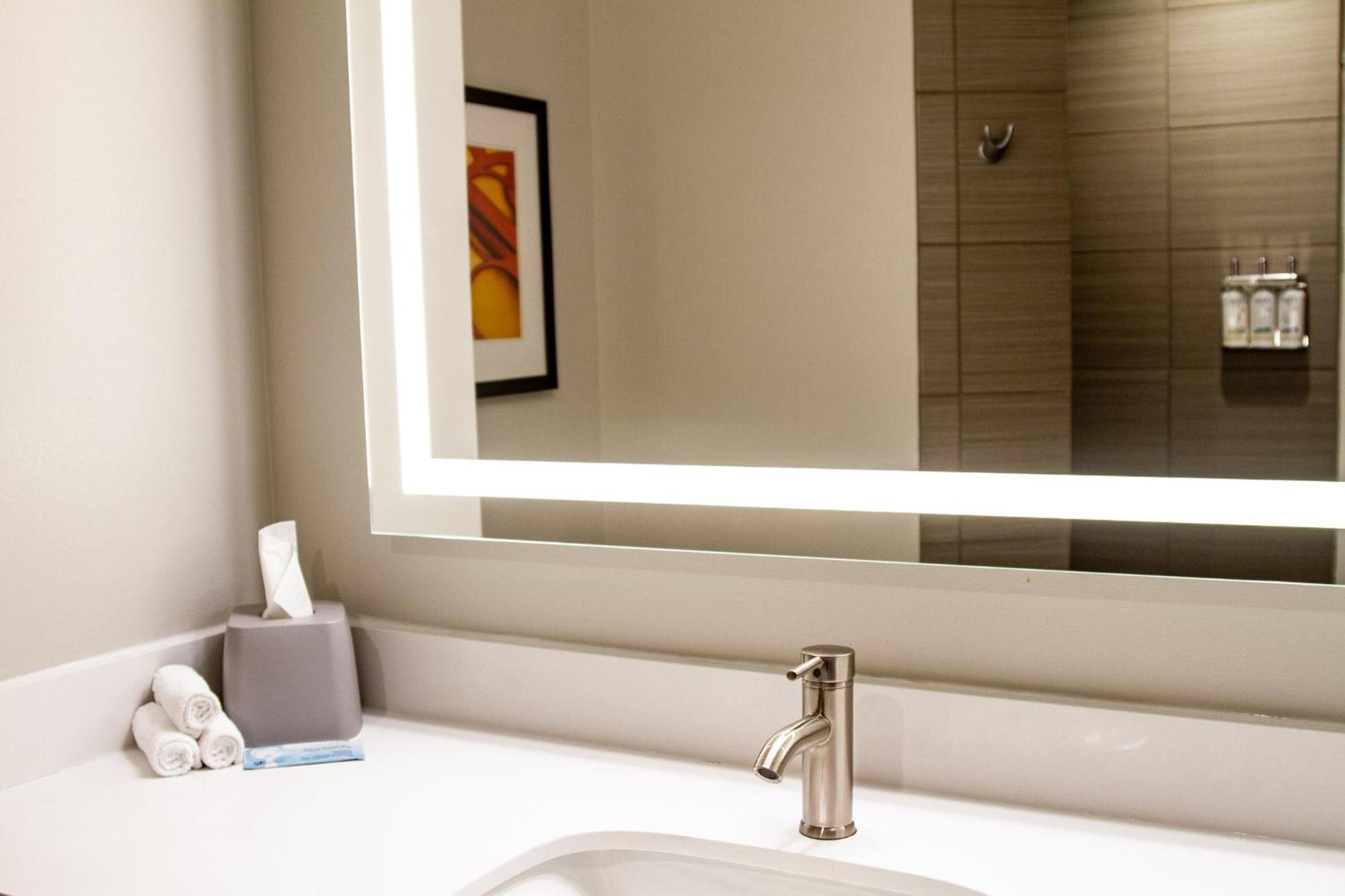 Holiday Inn Express & Suites Overland Park By Ihg Esterno foto