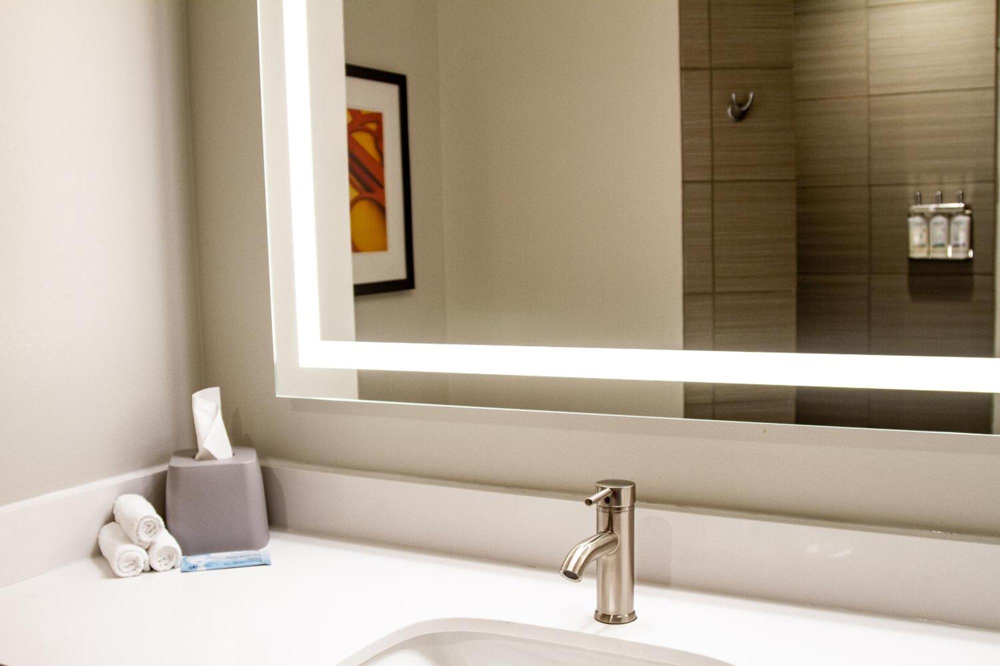 Holiday Inn Express & Suites Overland Park By Ihg Esterno foto