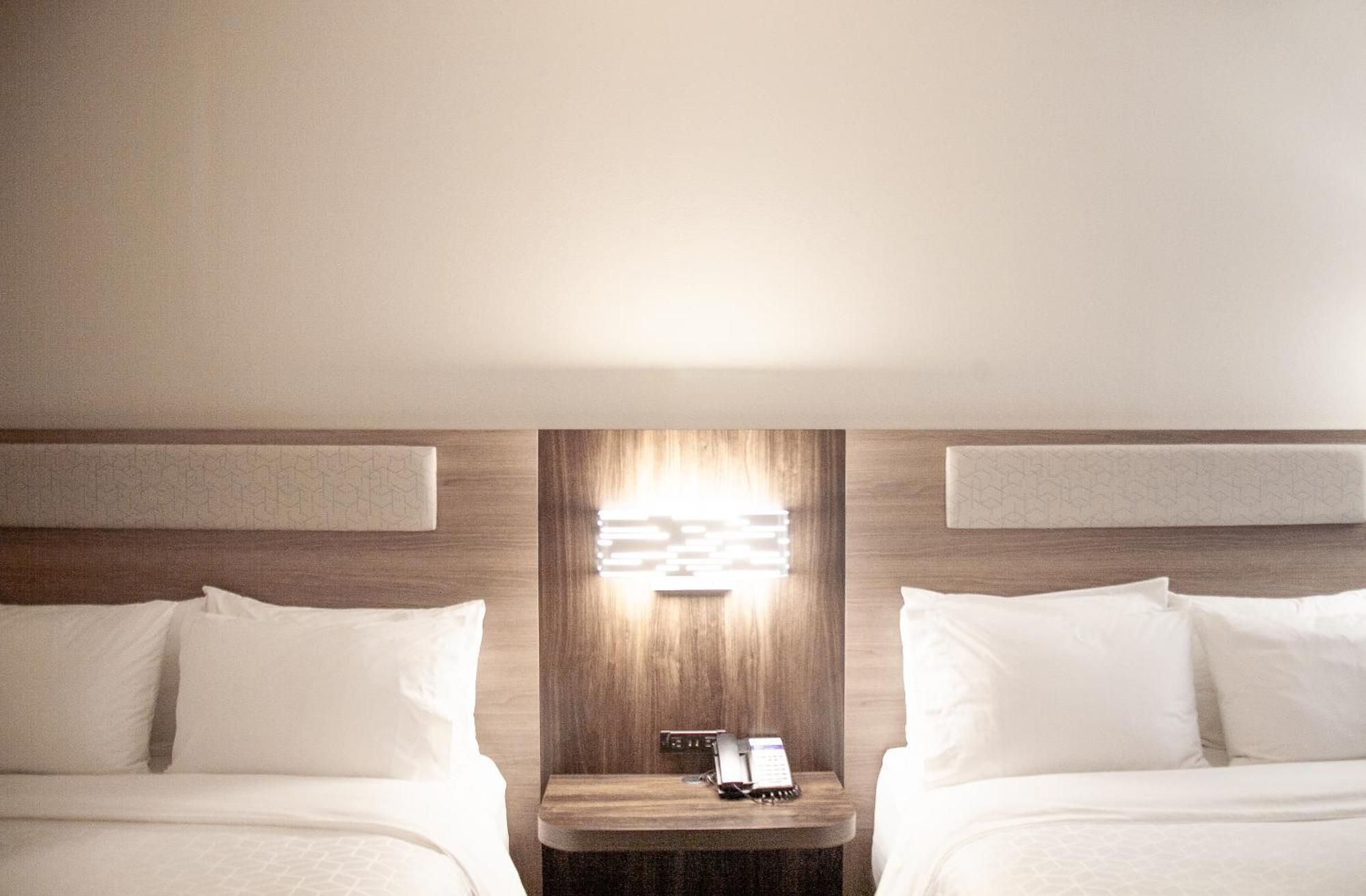 Holiday Inn Express & Suites Overland Park By Ihg Esterno foto