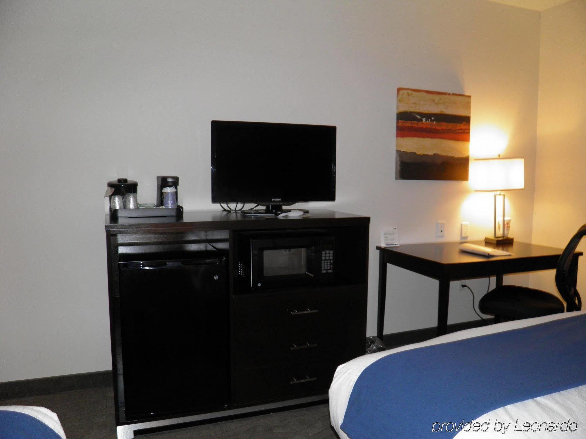 Holiday Inn Express & Suites Overland Park By Ihg Esterno foto