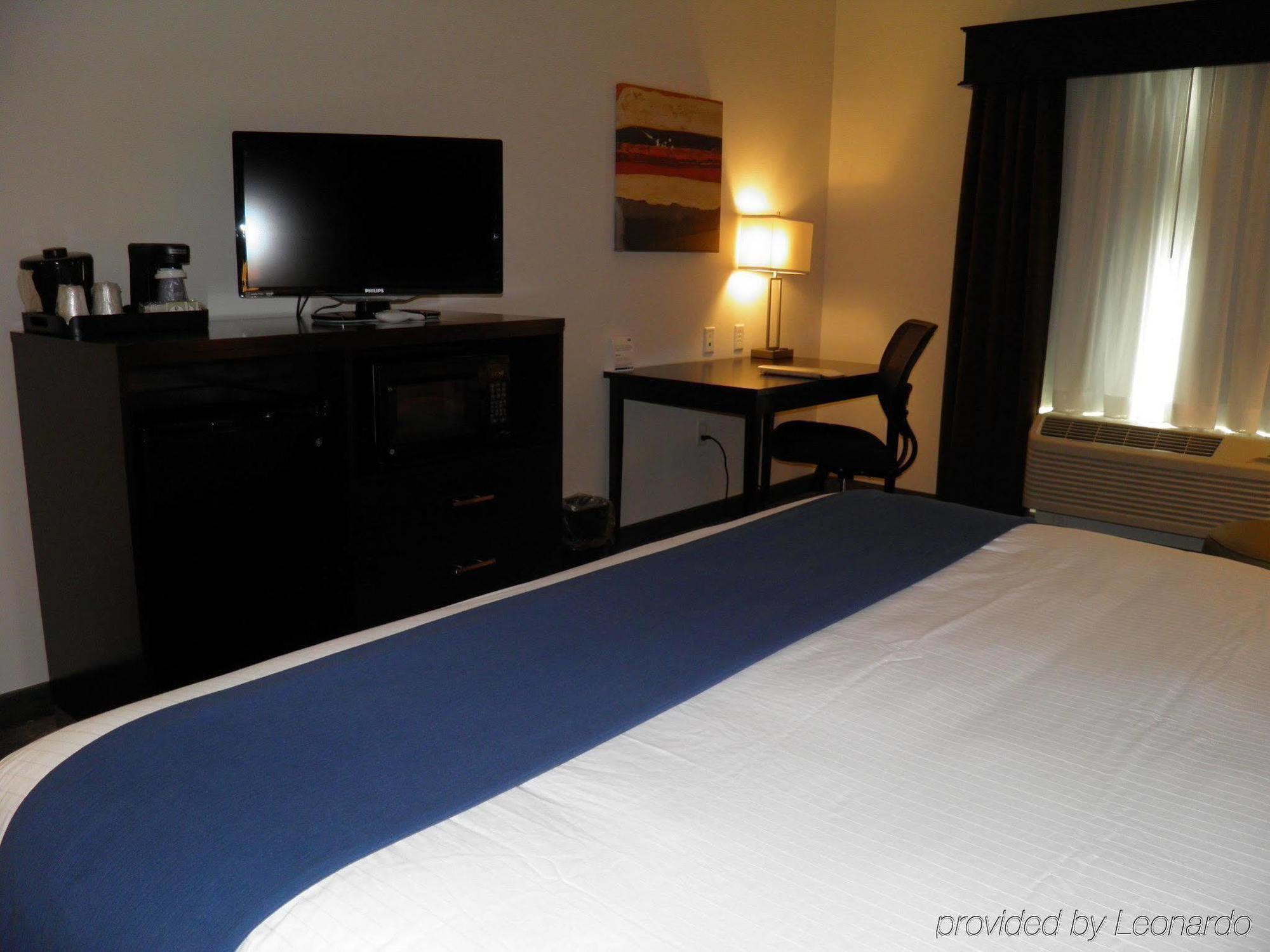 Holiday Inn Express & Suites Overland Park By Ihg Esterno foto