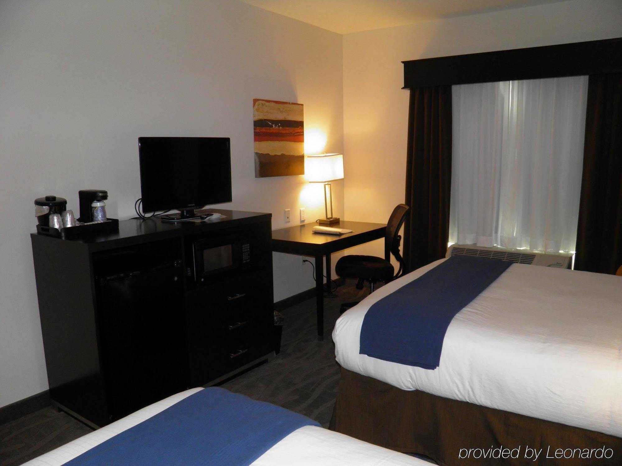 Holiday Inn Express & Suites Overland Park By Ihg Esterno foto