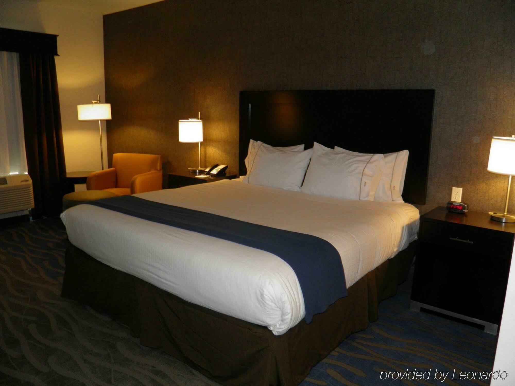 Holiday Inn Express & Suites Overland Park By Ihg Esterno foto