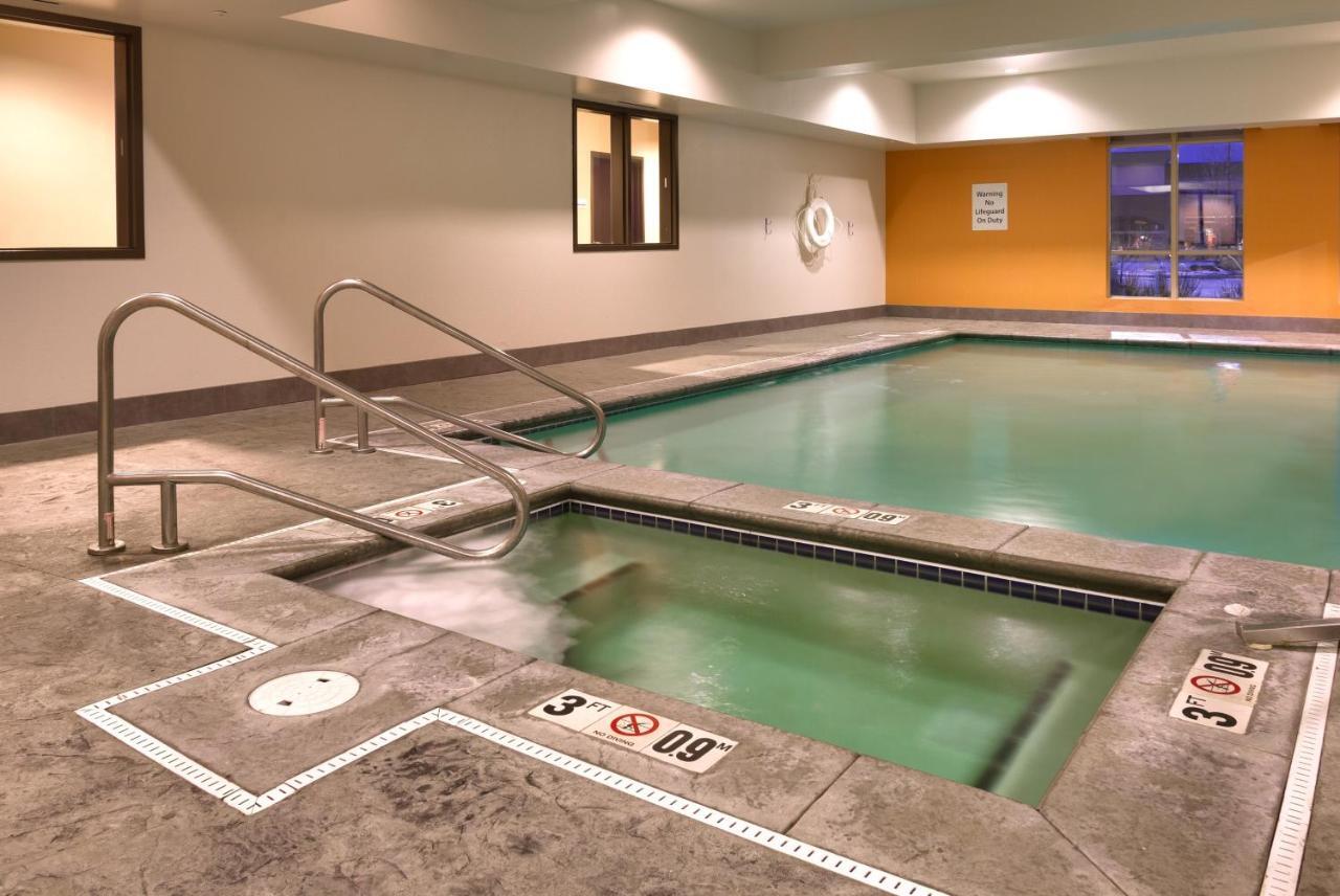Holiday Inn Express & Suites Overland Park By Ihg Esterno foto