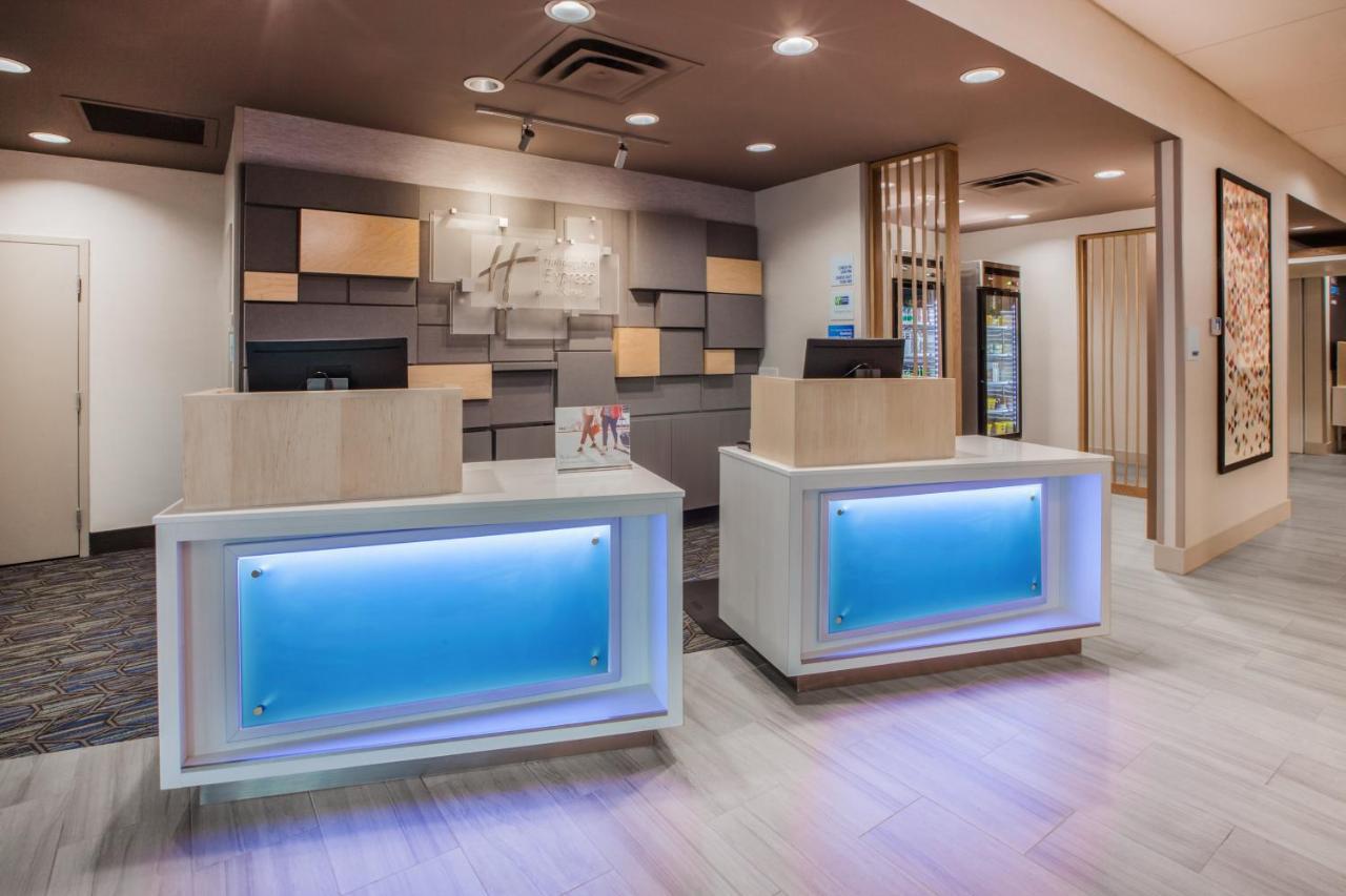 Holiday Inn Express & Suites Overland Park By Ihg Esterno foto