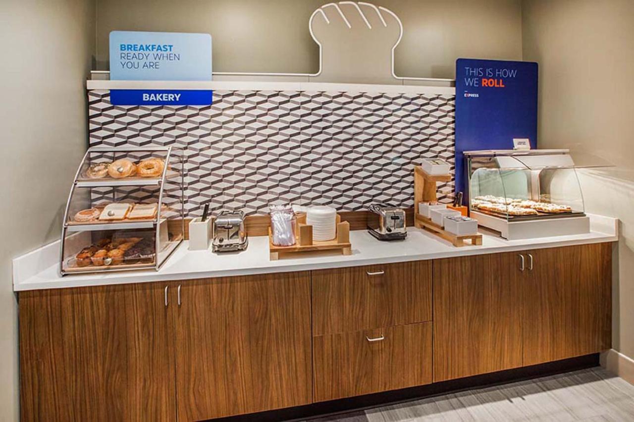 Holiday Inn Express & Suites Overland Park By Ihg Esterno foto